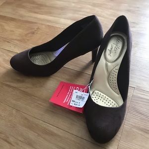 Dexflex comfort Karma Round Toe faux suede heel